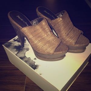 Elizabeth and James Platforms